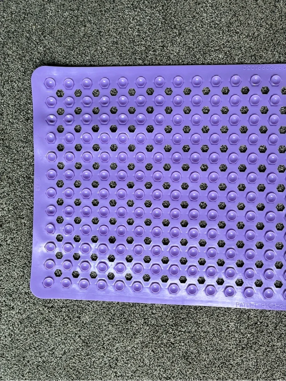 New Without Tags Gorilla Grip Bath Tub Shower Mat in Opaque Purple. 35” x 16”
